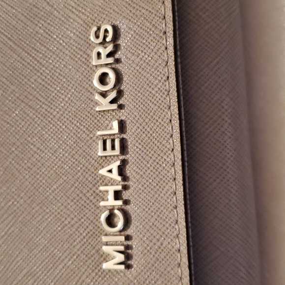 Michael Kors wallet - Picture 4 of 4